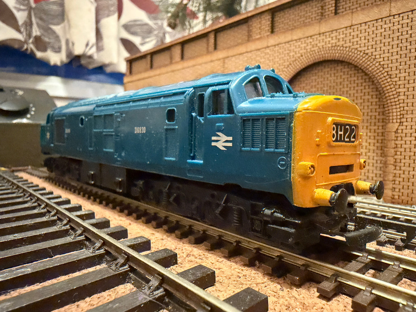 Tri-ang R751 (OO) British Railwaysc English Electric Type 3 [Class 37] No.D6830 in Pre-TOPS British Rail Blue. 