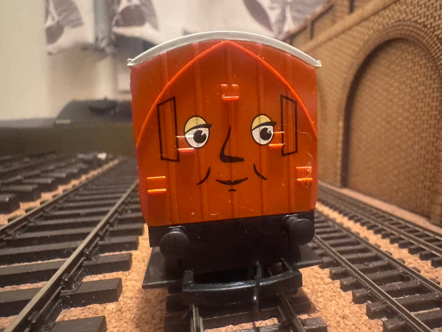Hornby Thomas & Friends R9293 (OO) Annie and Clarabel 