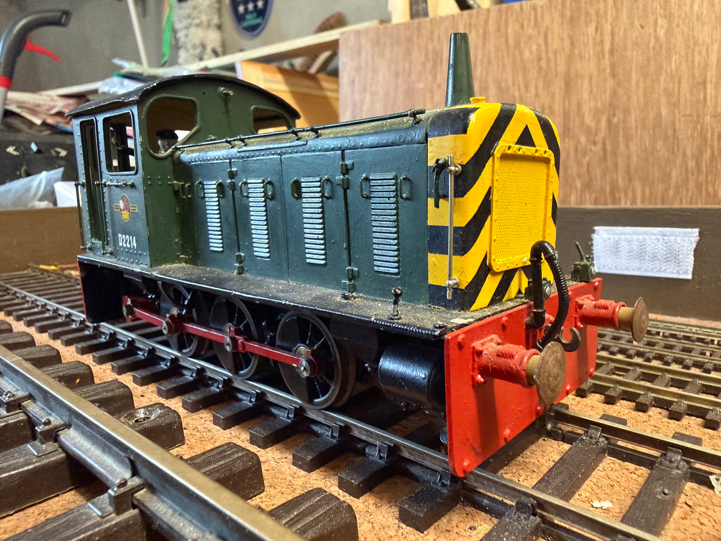 Vulcan Model Engineering VLK1 (O) British Railways, Drewry 204HP Diesel Mechanical [Class 04] D2214 in British Railways Green and Wasp Stripe. 