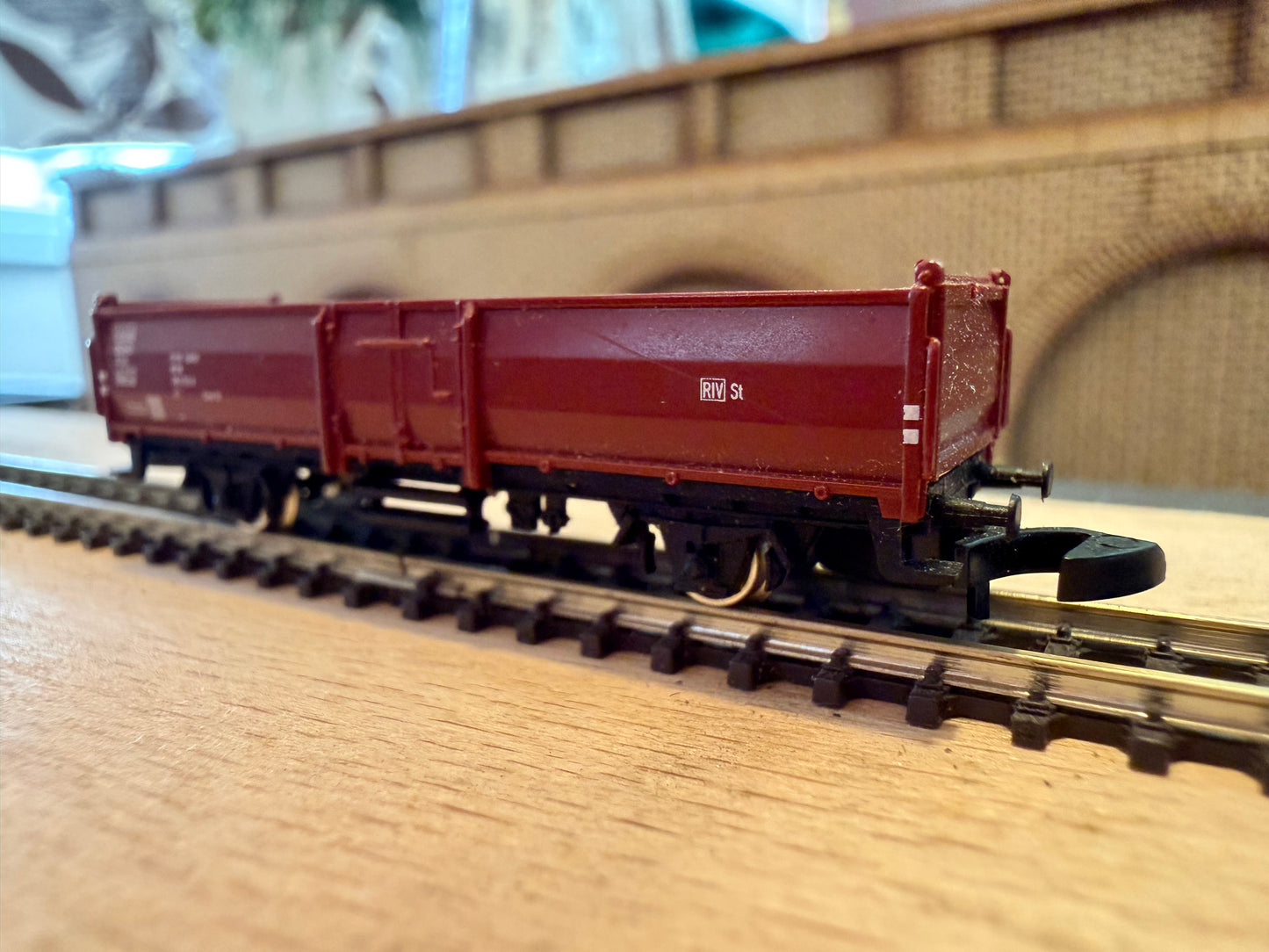 Marklin 8622 (Z) Deutsche Bahn High-Sided Euro-P Steel Open Wagon No. 504 2732-9 in DB Red 