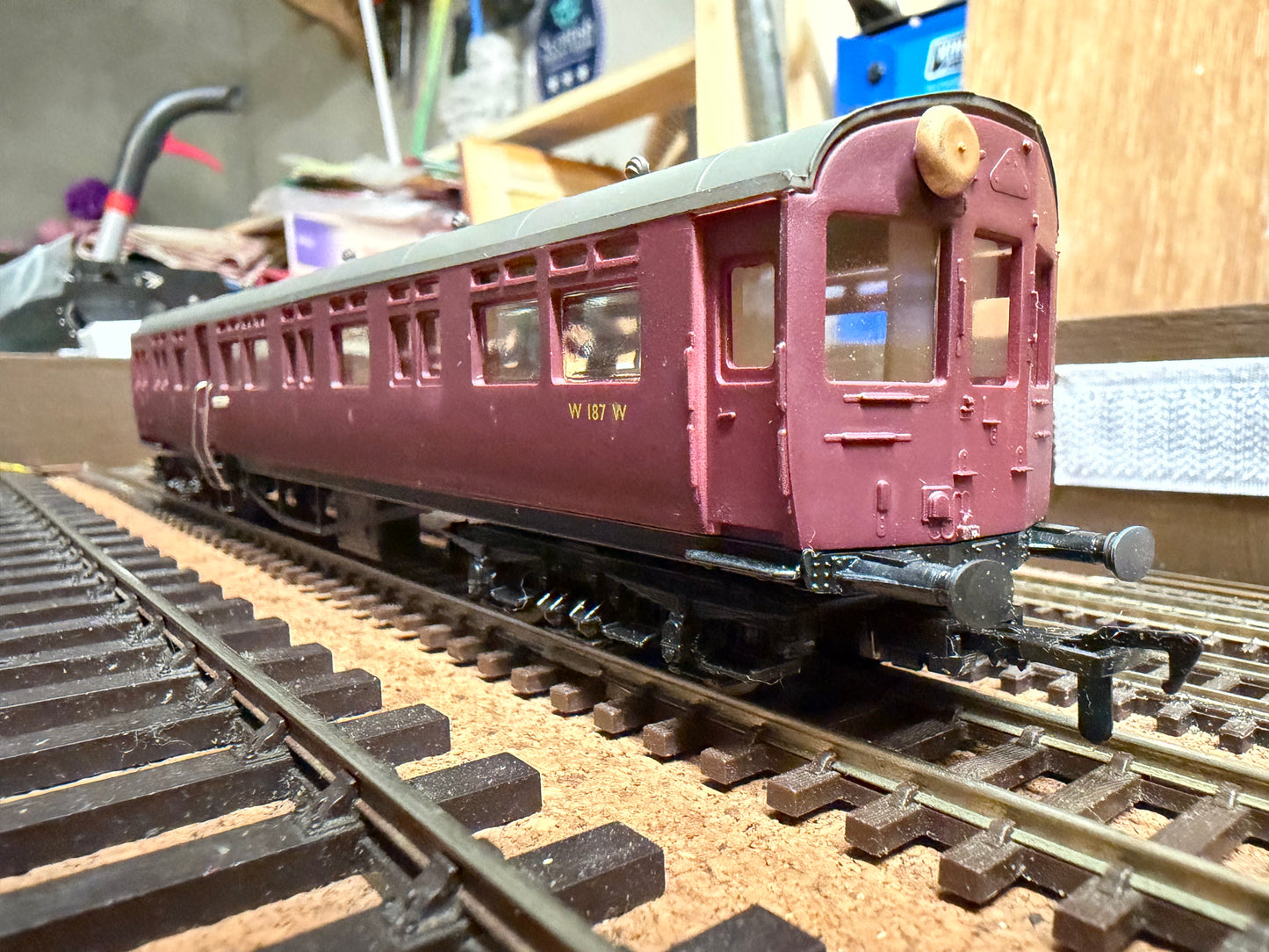 Airfix GMR 54256 (OO) Ex GWR Auto Coach No.W187W in unlined British Railways Maroon. 
