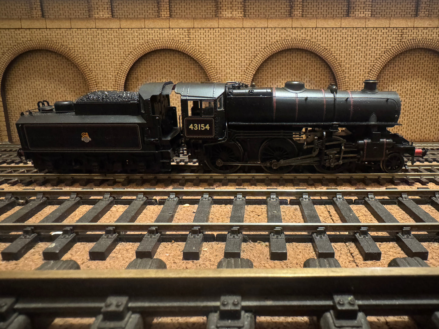 Bachmann 32-586DC (OO) British Railways [LMS] Ivatt 4MT ‘Fargo’ No.43154 with Whittaker Tablet Catcher in BR Lined Black. DCC Fitted. (Shed Code 32G, Melton Constable Depot) 