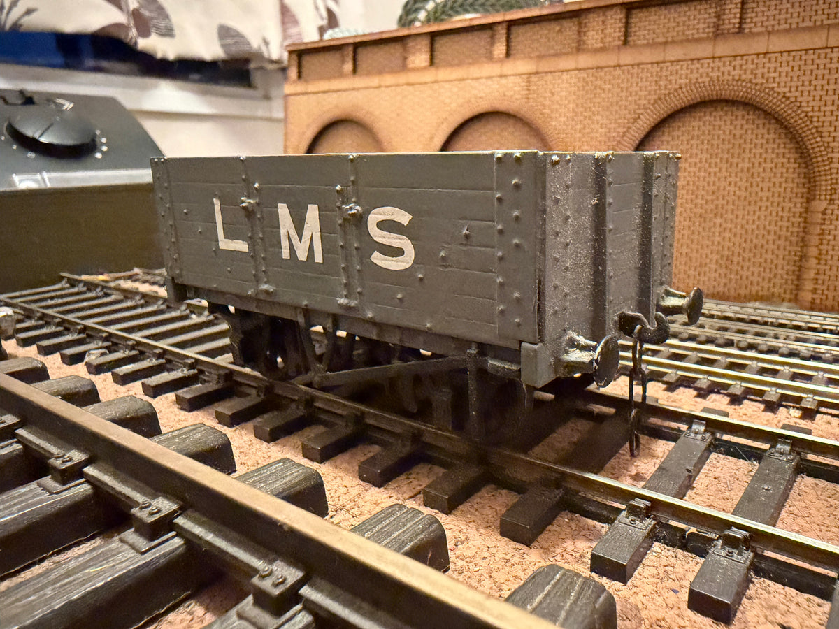 Slaters (O Gauge) London Midland & Scottish Railway, Seven Plank Wagon, in LMS Grey. 