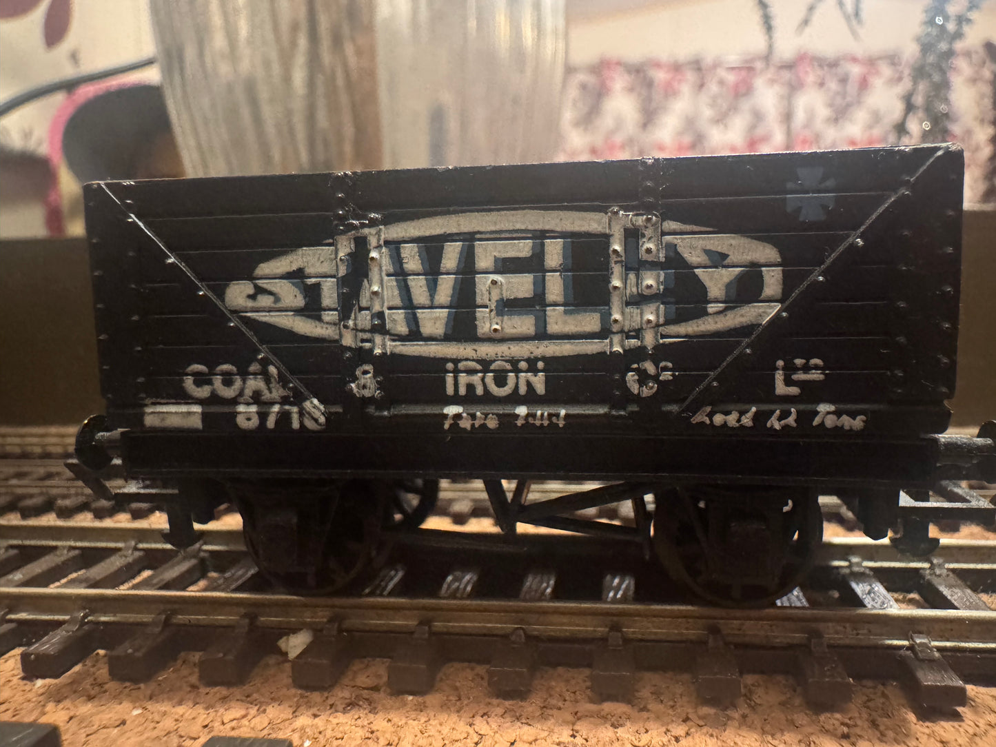 Graham Farish 12126 (OO) Stavely Iron Works,
Severn Plank Open Wagon No.8718. 