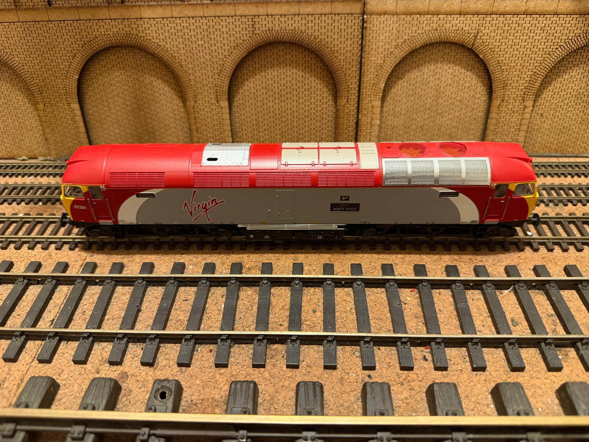 Bachmann 32-751 (OO) Brush Traction / Virgin Trains Class 57/3 No.57301 “Scott Tracey” in Virgin Trains Livery and Pre Dellner Coupling Condition. DCC Ready