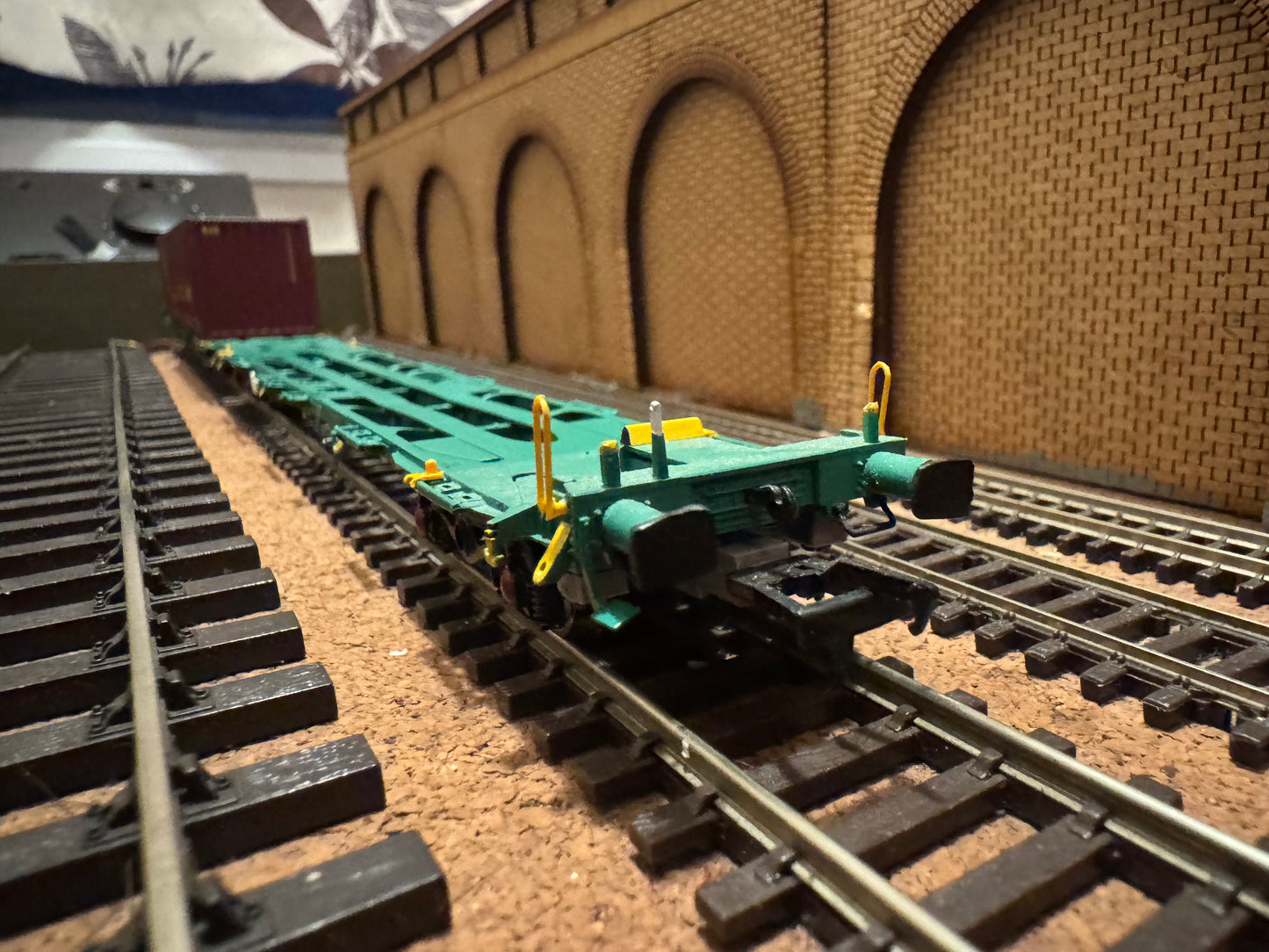 Bachmann 37-300 (OO) Intermodal Bogie Wagon Twin pack with 45ft Swap-body Containers in ECS livery. 