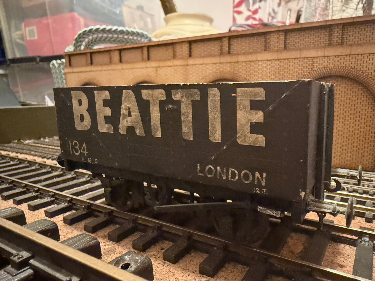 Manufacturer Unknown (O Gauge) Weathered Beattie Seven Wagon No.134 