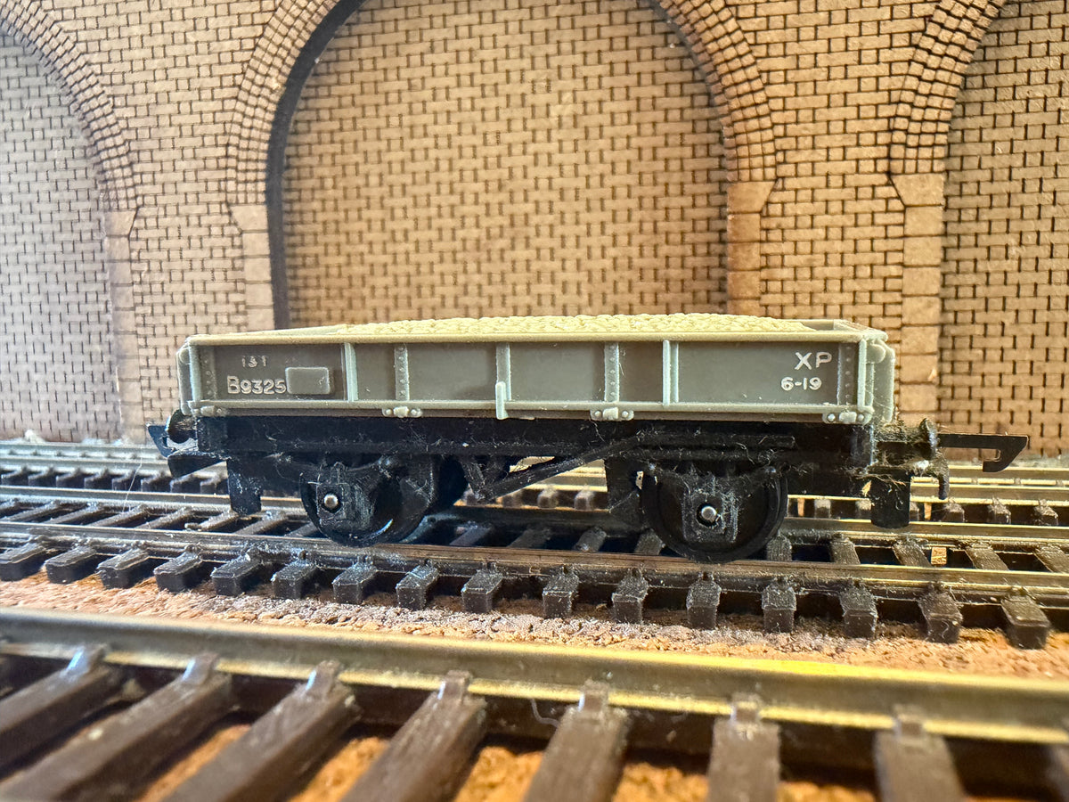 Tri-ang T.273 (TT) British Railways 13T Low-sided Wagon No.B9325 with Granite Chip Load