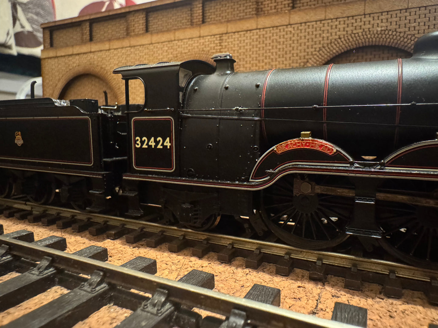Bachmann 31-921 (OO) EX LBSC / SR H2, No.32424 “Beachy Head” in British Railways Lined Black. (Shed Code 75A, Brighton Depot) DCC Ready 