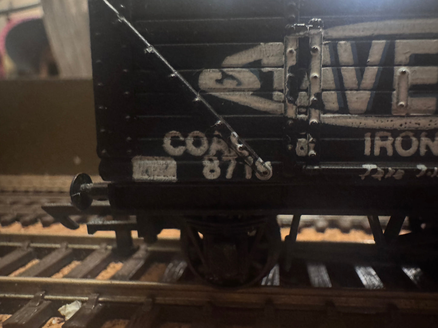 Graham Farish 12126 (OO) Stavely Iron Works,
Severn Plank Open Wagon No.8718. 