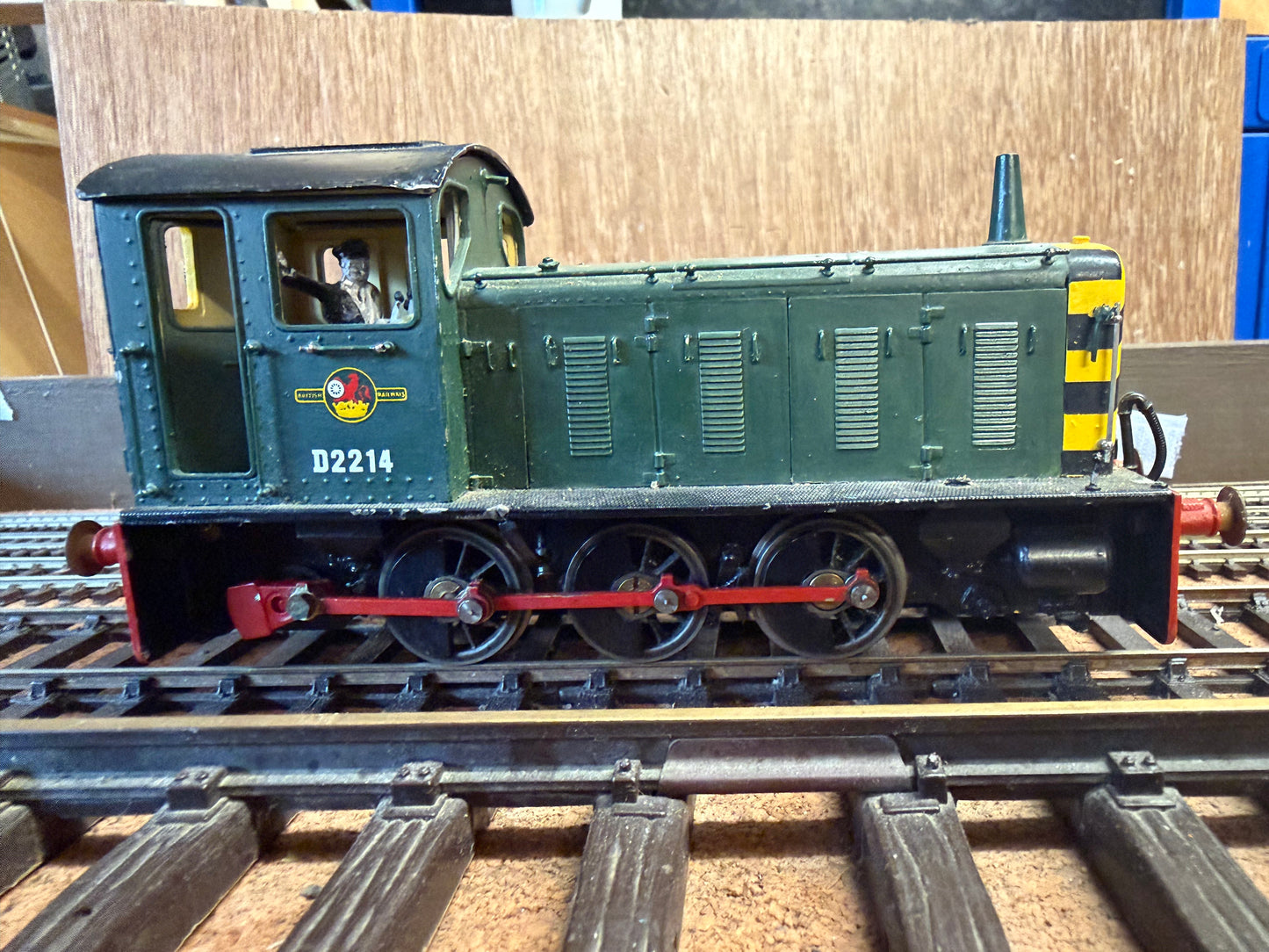 Vulcan Model Engineering VLK1 (O) British Railways, Drewry 204HP Diesel Mechanical [Class 04] D2214 in British Railways Green and Wasp Stripe. 