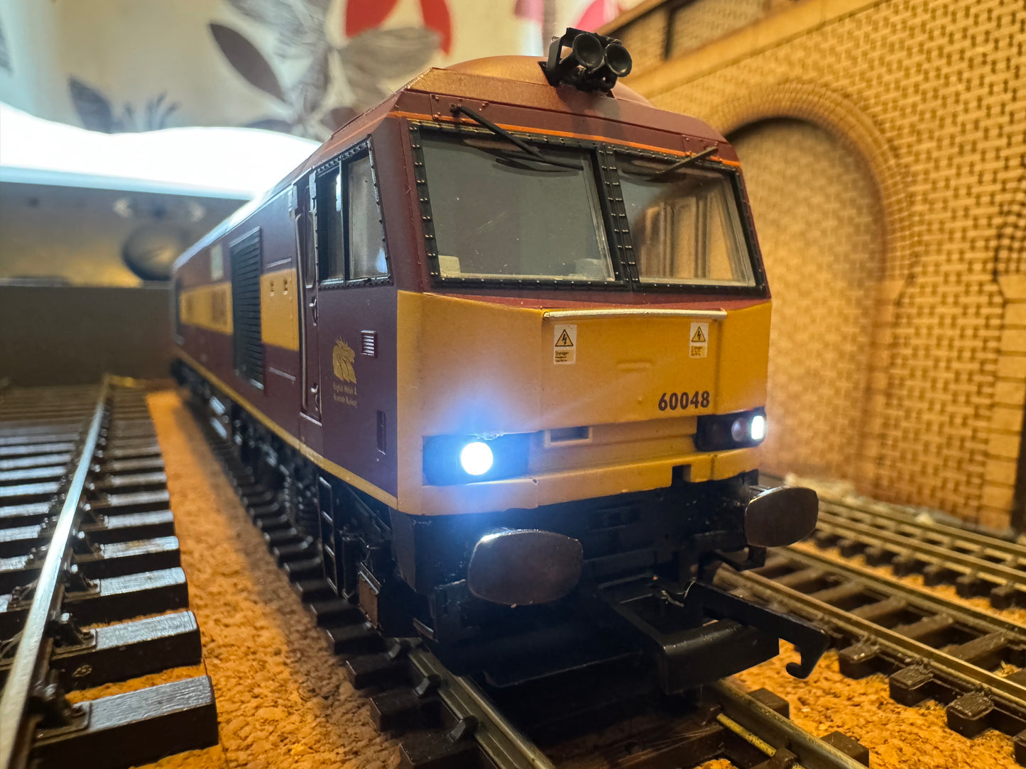 Hornby R2780XS (OO) Ex BR Class 60 No.60048 “Eastern” in EWS livery. DCC Sound Fitted 