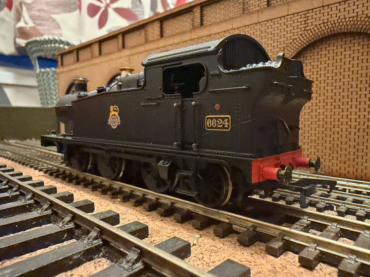 Bachmann 32-079 (OO) Ex GWR, 56XX ‘Taff Tank’ No.6624 in British Railways Lined Black. (Shed Code, 84D, Leamington Spa Depot). 