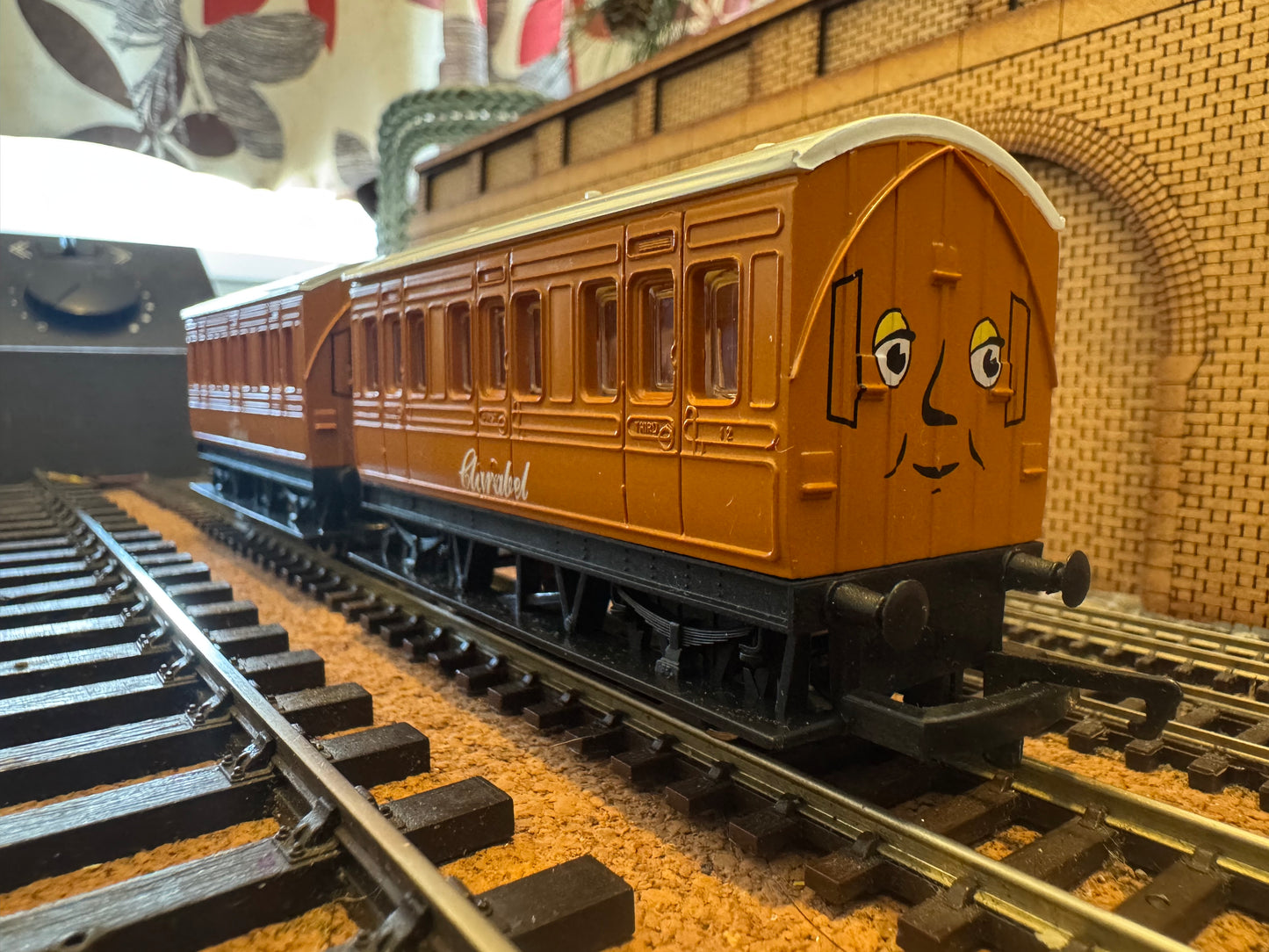 Hornby Thomas & Friends R9293 (OO) Annie and Clarabel