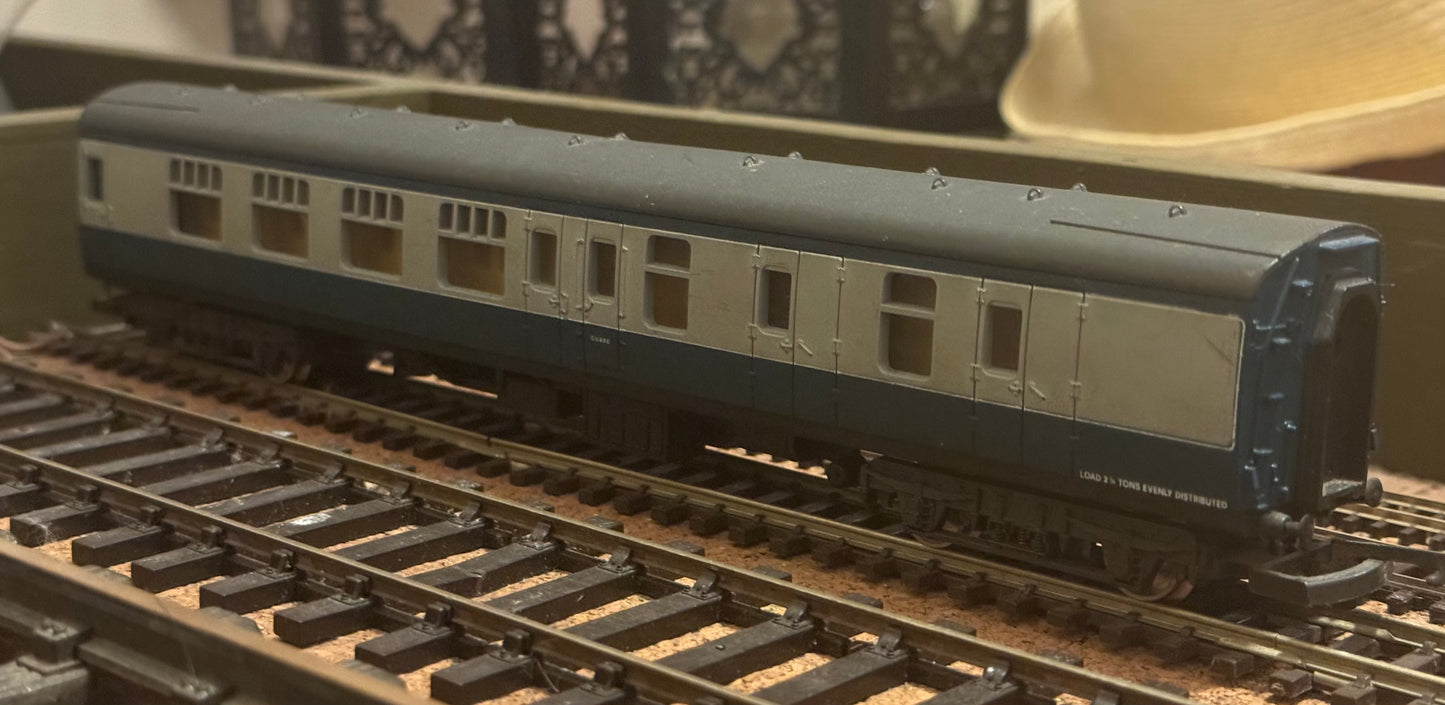 Lima (OO) British Railways MK1, Brake Second Corridor (BSK), Unnumbered, in BR Corporate Blue Grey