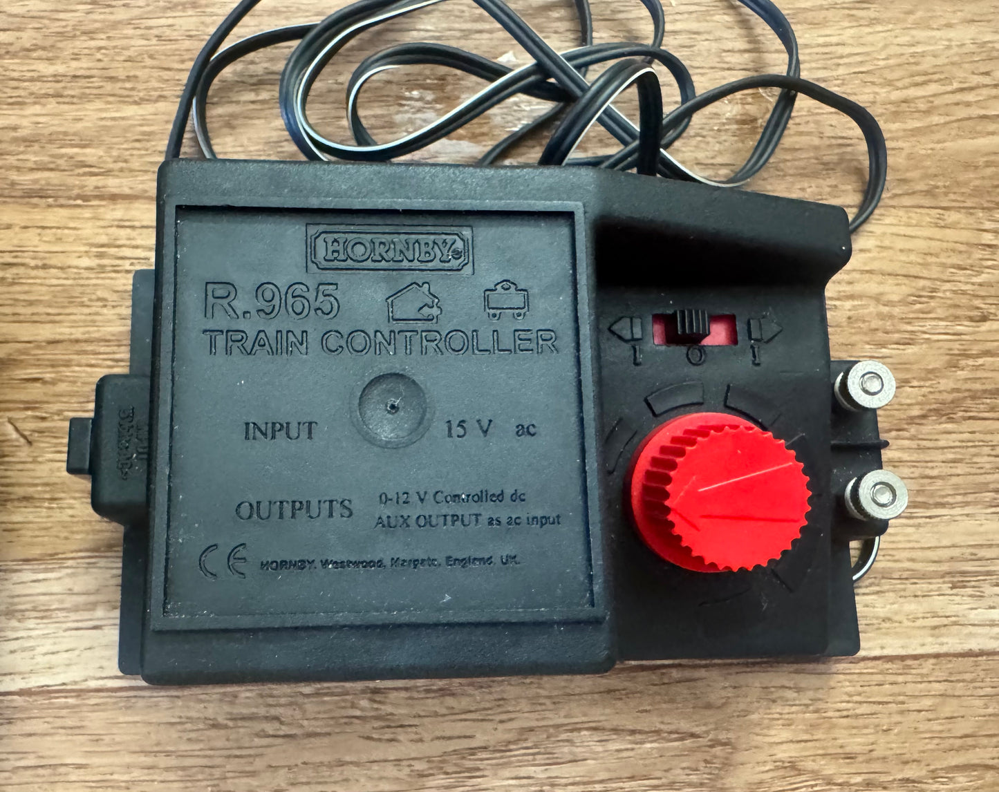 Hornby R.965 (OO) DC Train Controller with secondary outlet. 