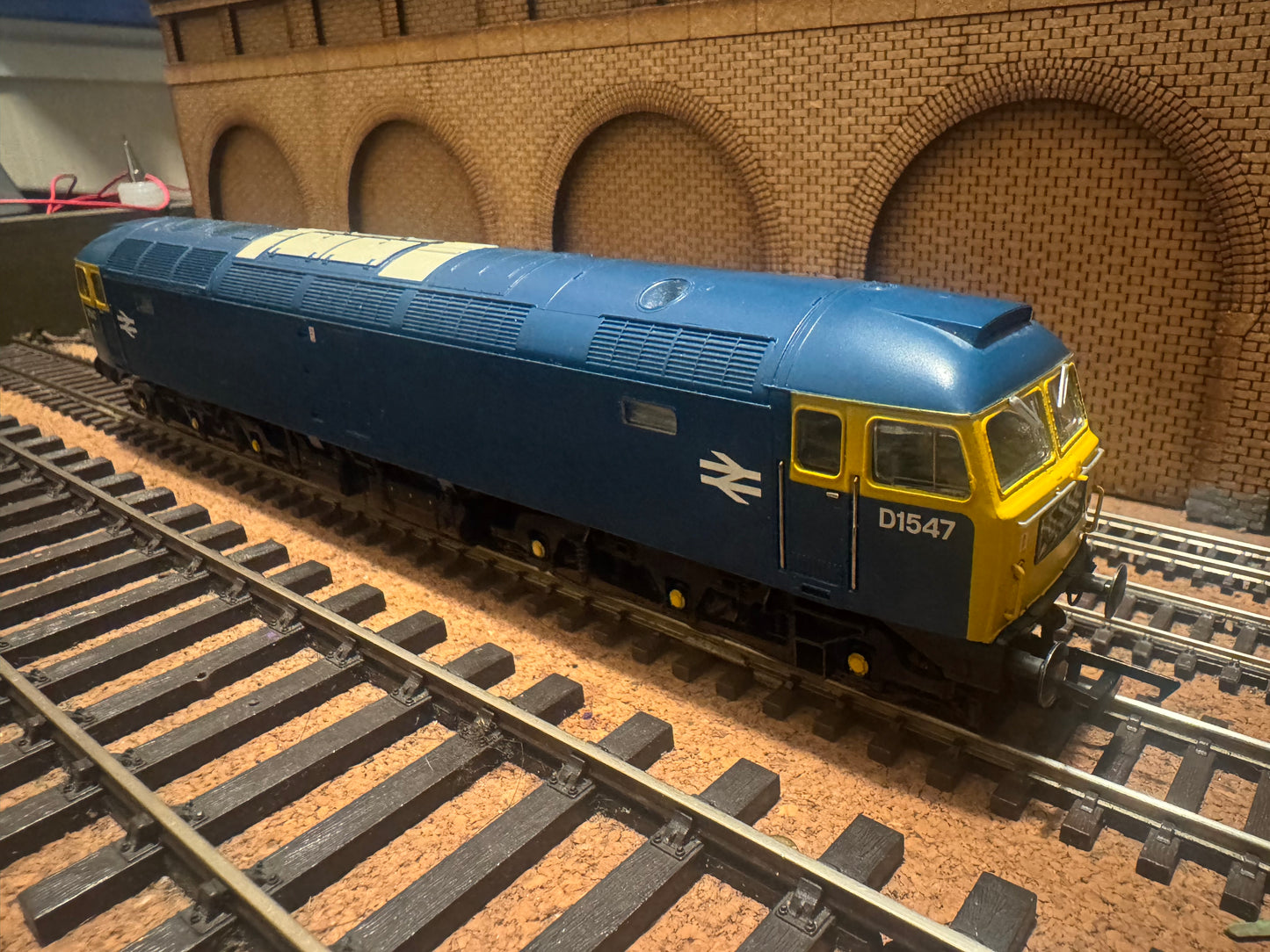 Bachmann 32-805 (OO) British Railways, Brush Type 4 [Class 47] No.D1547 in Pre TOPS British Rail Blue with headcode box. DCC Ready 