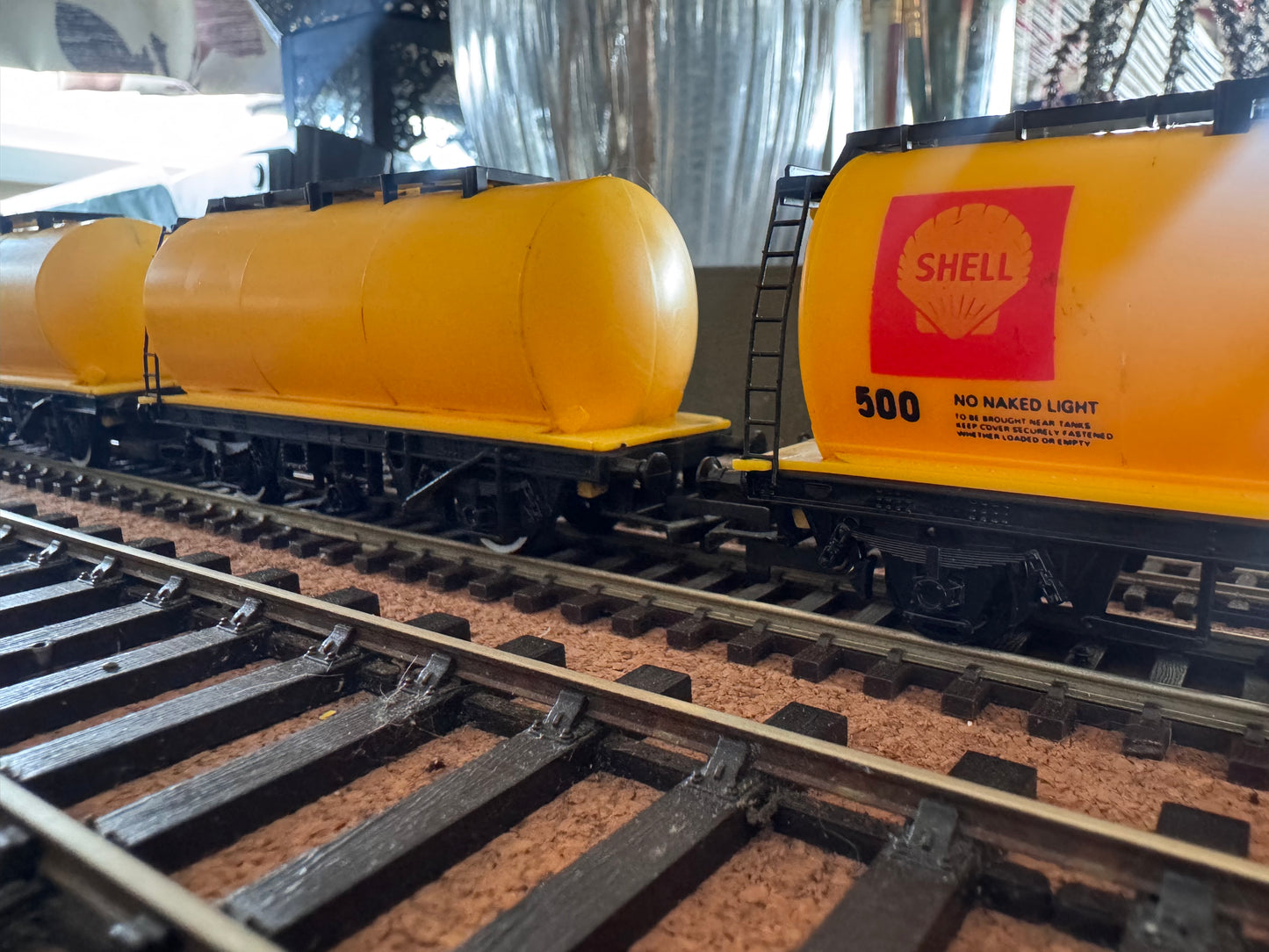 Hornby R132 (OO) Shell TTA Tank Bundle 
