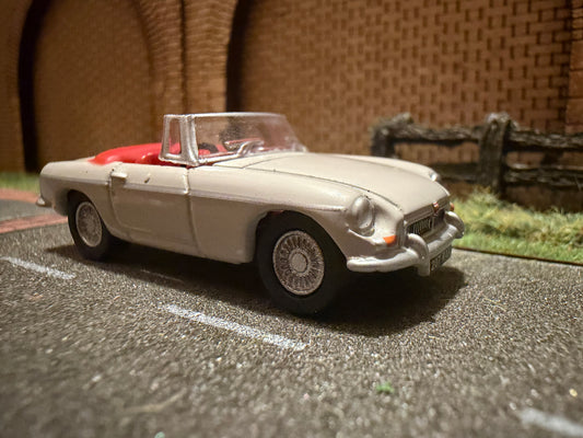 Oxford Diecast 76MGB007 (1:76 / OO) MG B Roadster in Chelsea Grey. 