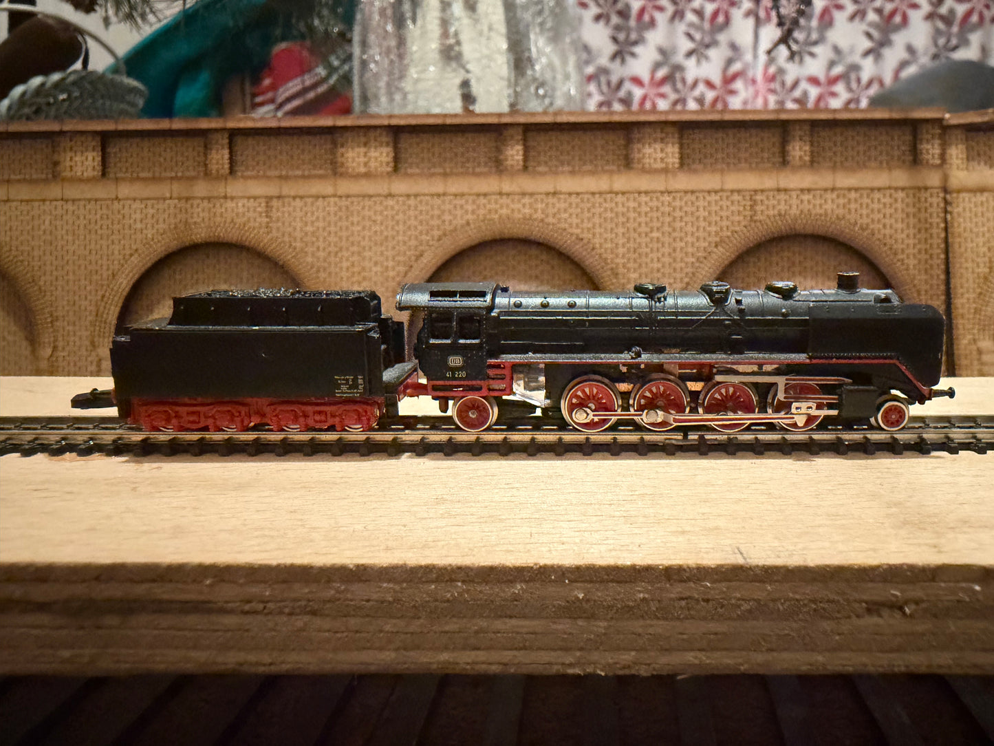 Marklin 8827 (Z) DB Class BR 41 No.41 220 in DB Black 