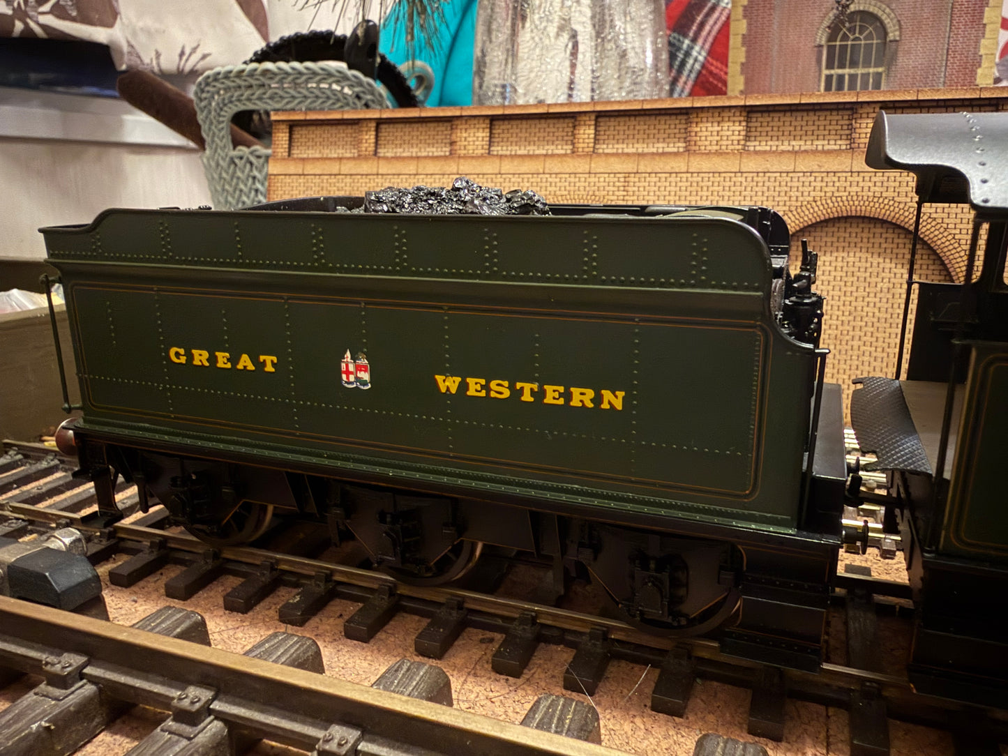 Tower Models (O) Great Western Railway 49xx ‘Hall Class’ No.4965 “Rood Ashton Hall” in Lined Great Western Railway Livery. 