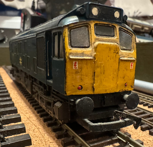 Hornby (OO) British Railways Class 25/2 , No.25239 in Weathered British Rail Blue