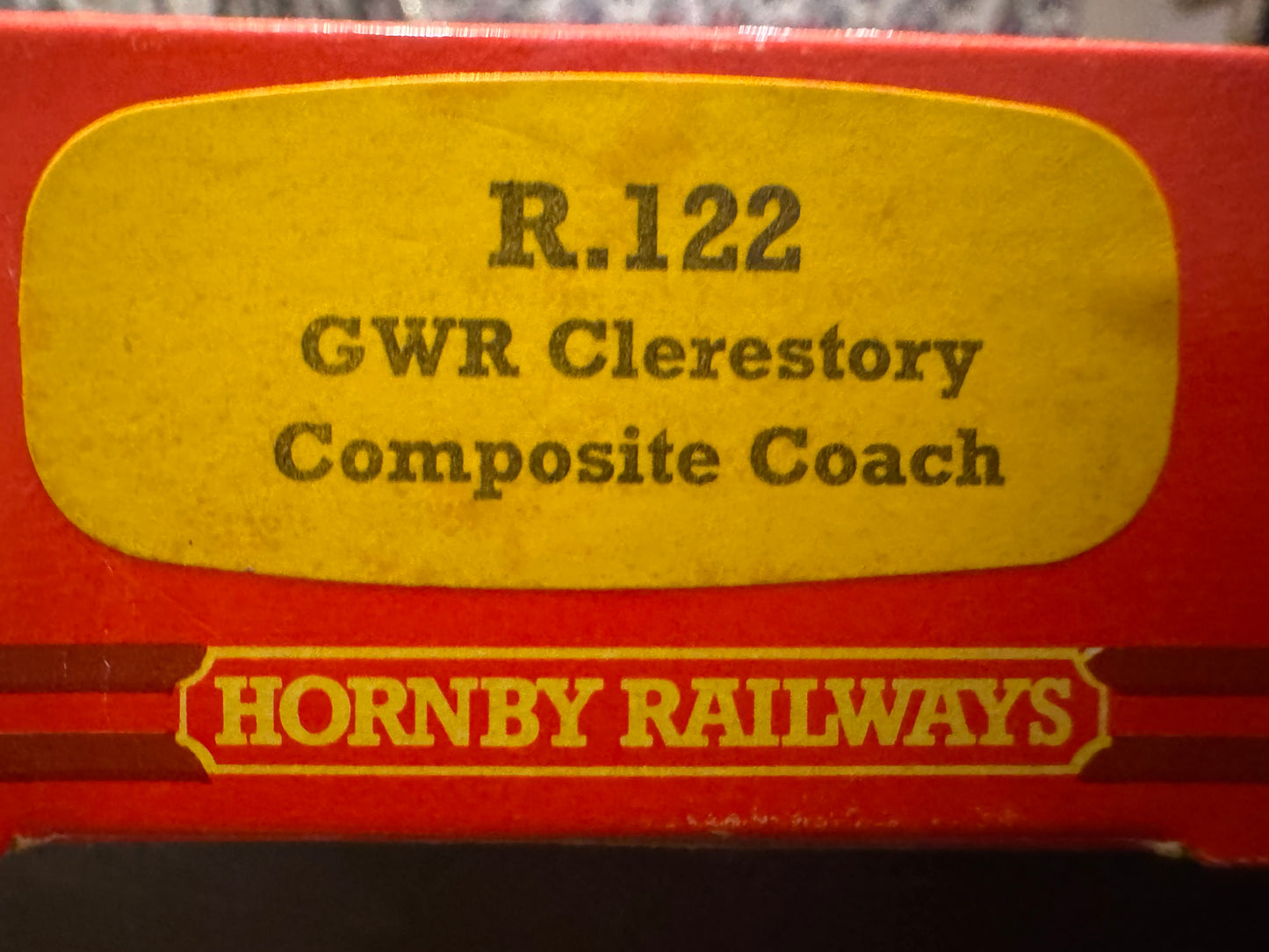 Hornby R.122 (OO) Great Western Railway ‘Dean’ Clerestory Composite Coach, in GWR 1880 - 1908 Chocolate & Cream with Gold Lining 