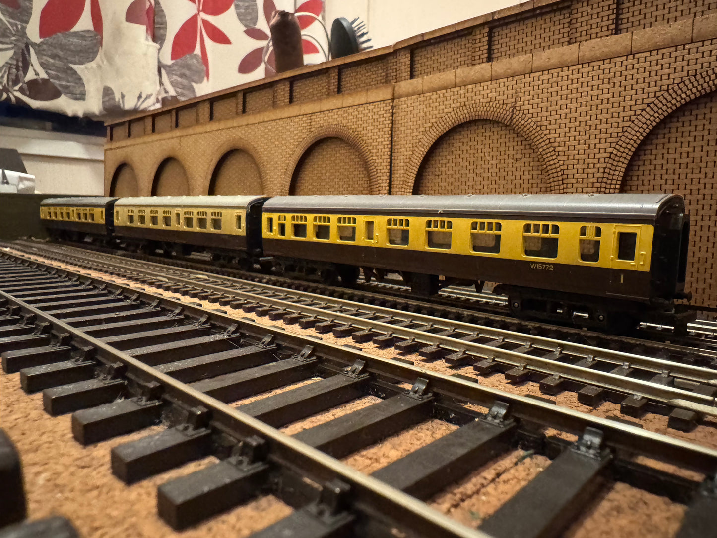 Tri-ang (TT) British Railways, Western Region MK1 Bundle in BR WR Chocolate and Cream.