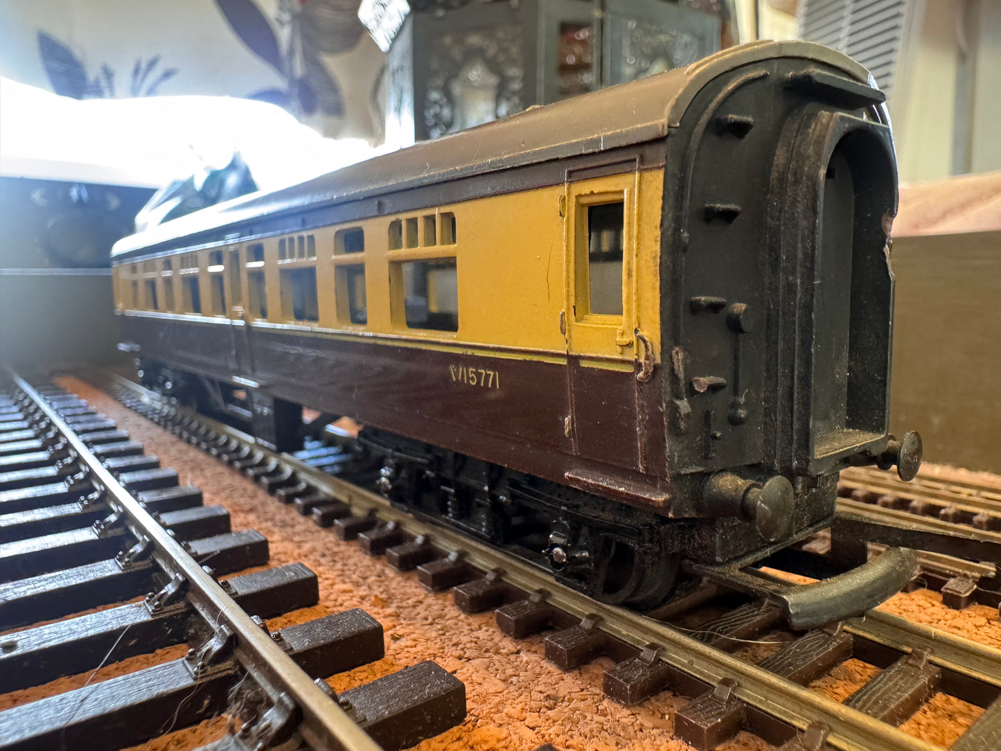 Tri-ang R330A (OO/HO) British Railways MK1 Composite No.W15771 in BR Western Region Chocolate and Cream