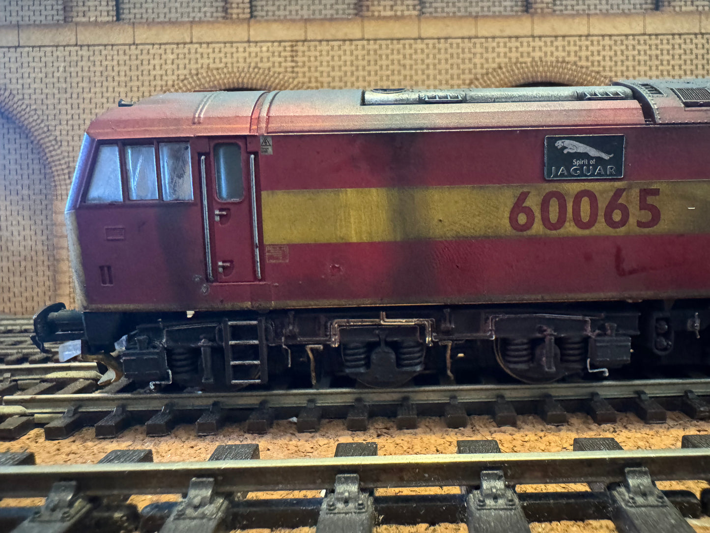 Accurascale ACC2897 (OO) Ex BR Class 60, No.60065 “Spirit of Jaguar” in Heavily weathered EWS livery. DCC Sound Fitted 