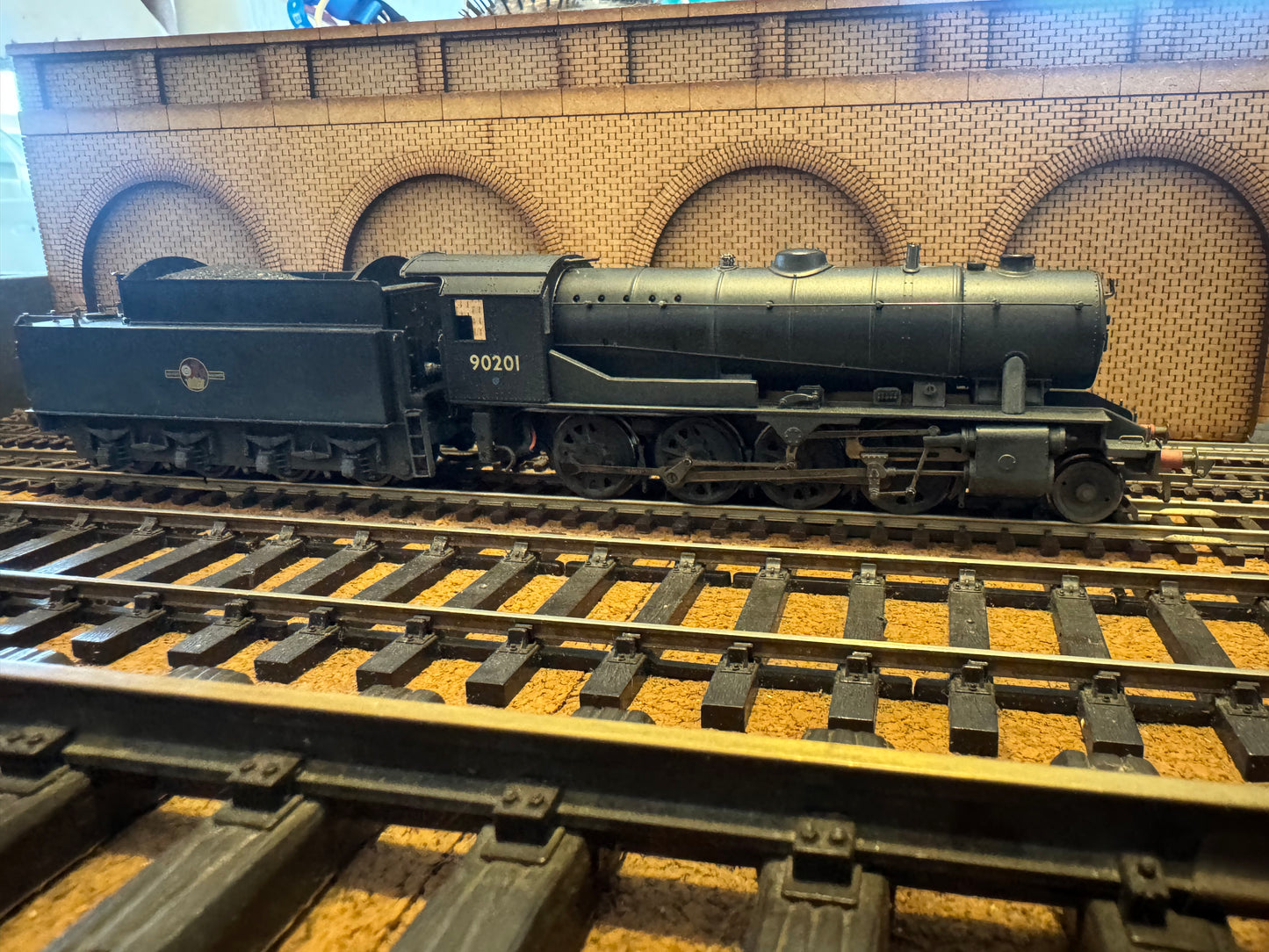 Bachmann 32-252 (OO) Ex WD, Austerity 2-8-0 No.90201 with British Railways Western Region Modifications in Weathered BR Black. (Shed Code 86C, Cardiff Canton Depot) DCC Fitted 