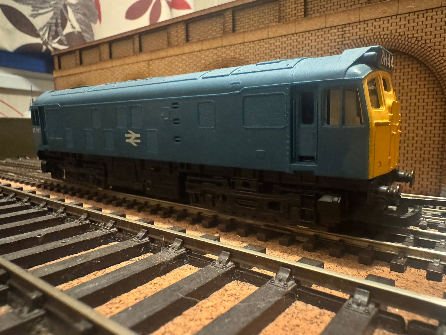 Hornby R068 (OO) British Railways Class 25/2 No.25247 in British Rail Blue. DCC Fitted