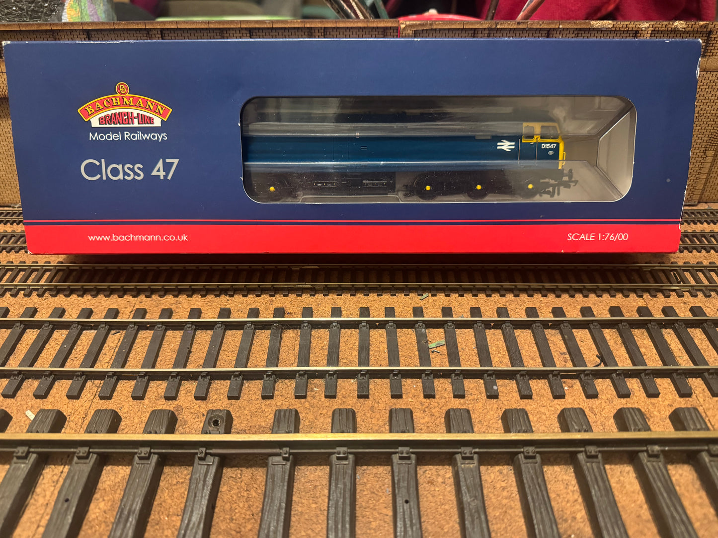 Bachmann 32-805 (OO) British Railways, Brush Type 4 [Class 47] No.D1547 in Pre TOPS British Rail Blue with headcode box. DCC Ready 