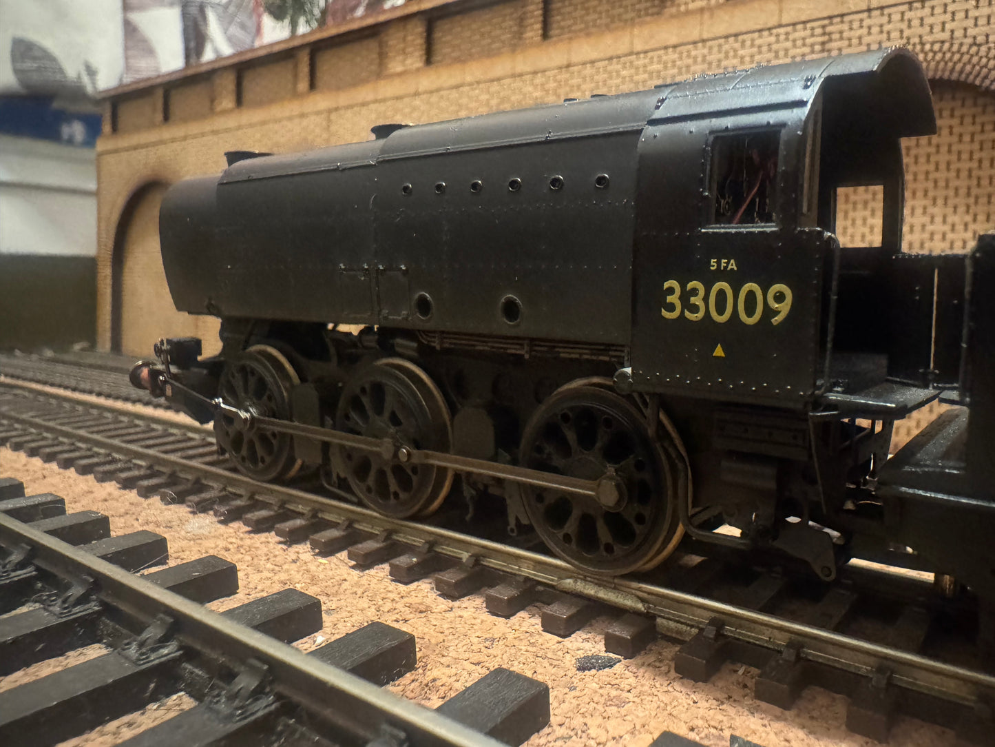 Hornby R2344 (OO) Ex SR Q1 No.33009 in Weathered British Railways Black. (Shed Code 70B, Feltham Depot. DCC fitted 