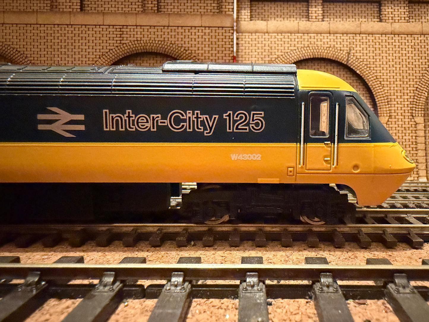 Hornby Railroad R3608 (OO) British Rail, Class 253 (Class 43) Power Cars for set No.253001. Unit Numbers W43002 & W43003 in British Rail Intercity 125 livery. DCC Ready £74