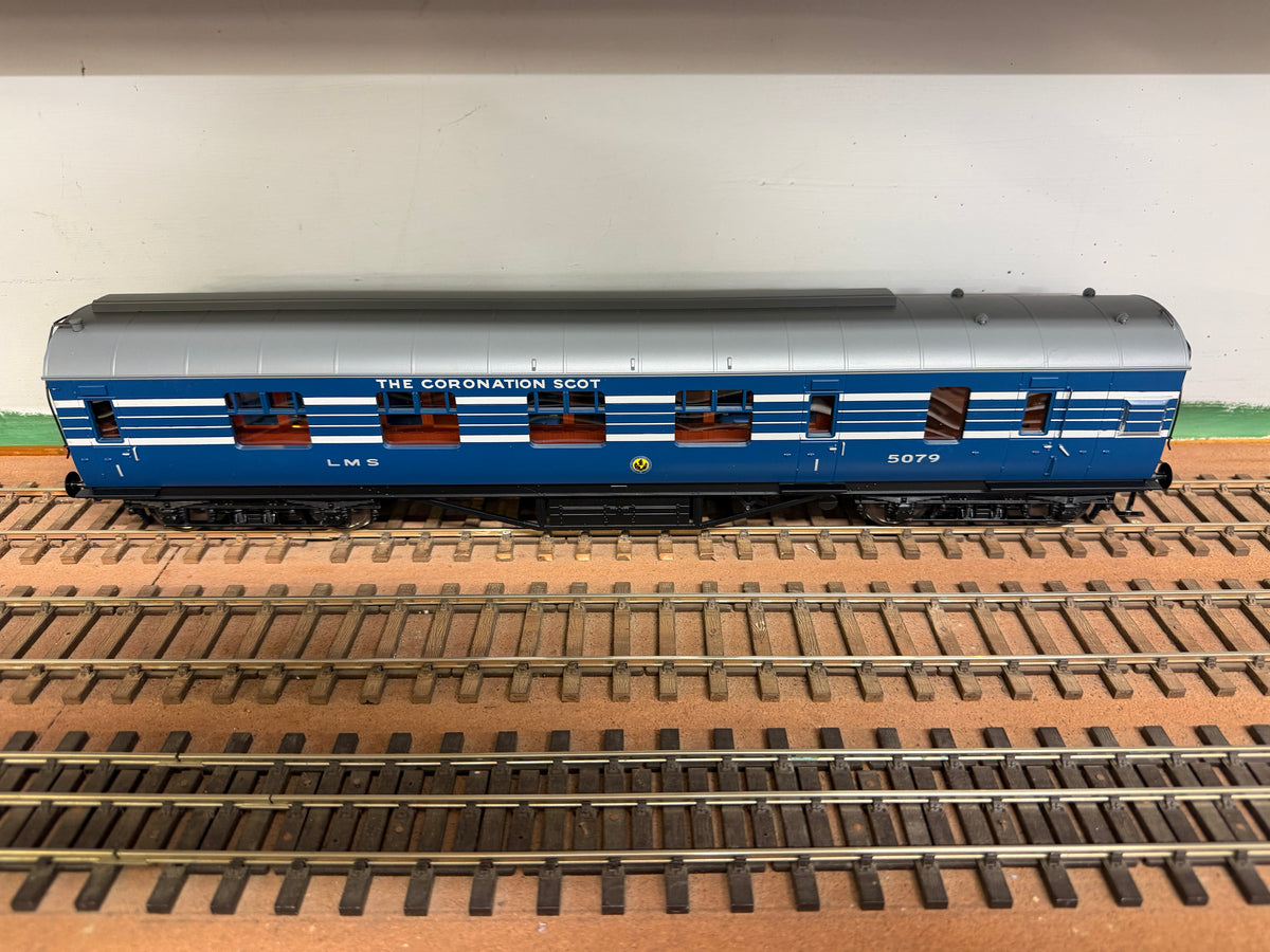 MTH 22-60058 (O Gauge) London Midland & Scottish Railway, ‘Stanier’ Corridor Brake First No.5079 in LMS Coronation Scot Livery 