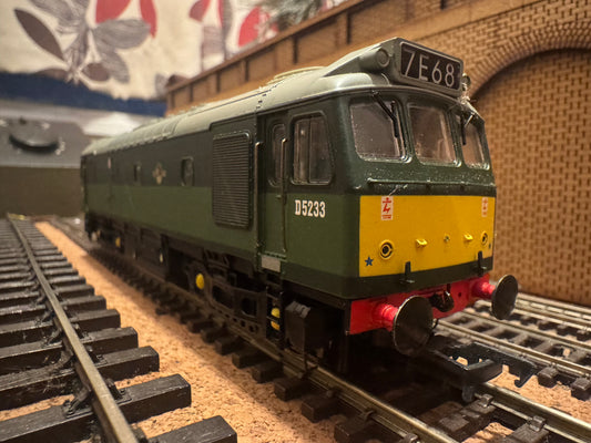 Bachmann 32-411 (OO) British Railways, Sulzer Type 2 [Class 25/2] No.D5233 in BR Two Tone Green. DCC Fitted 