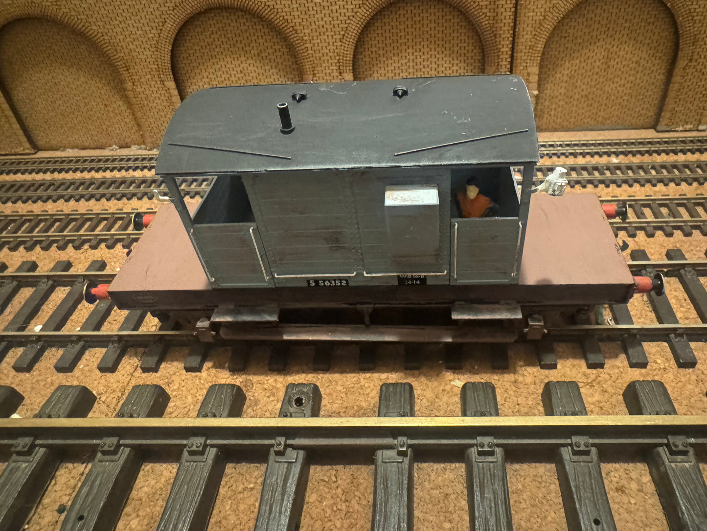 Dapol 7F-100-102 (O) EX SR 25T ‘Pill Box’ Brake Van No.S56352 in Weathered and British Railway Grey 