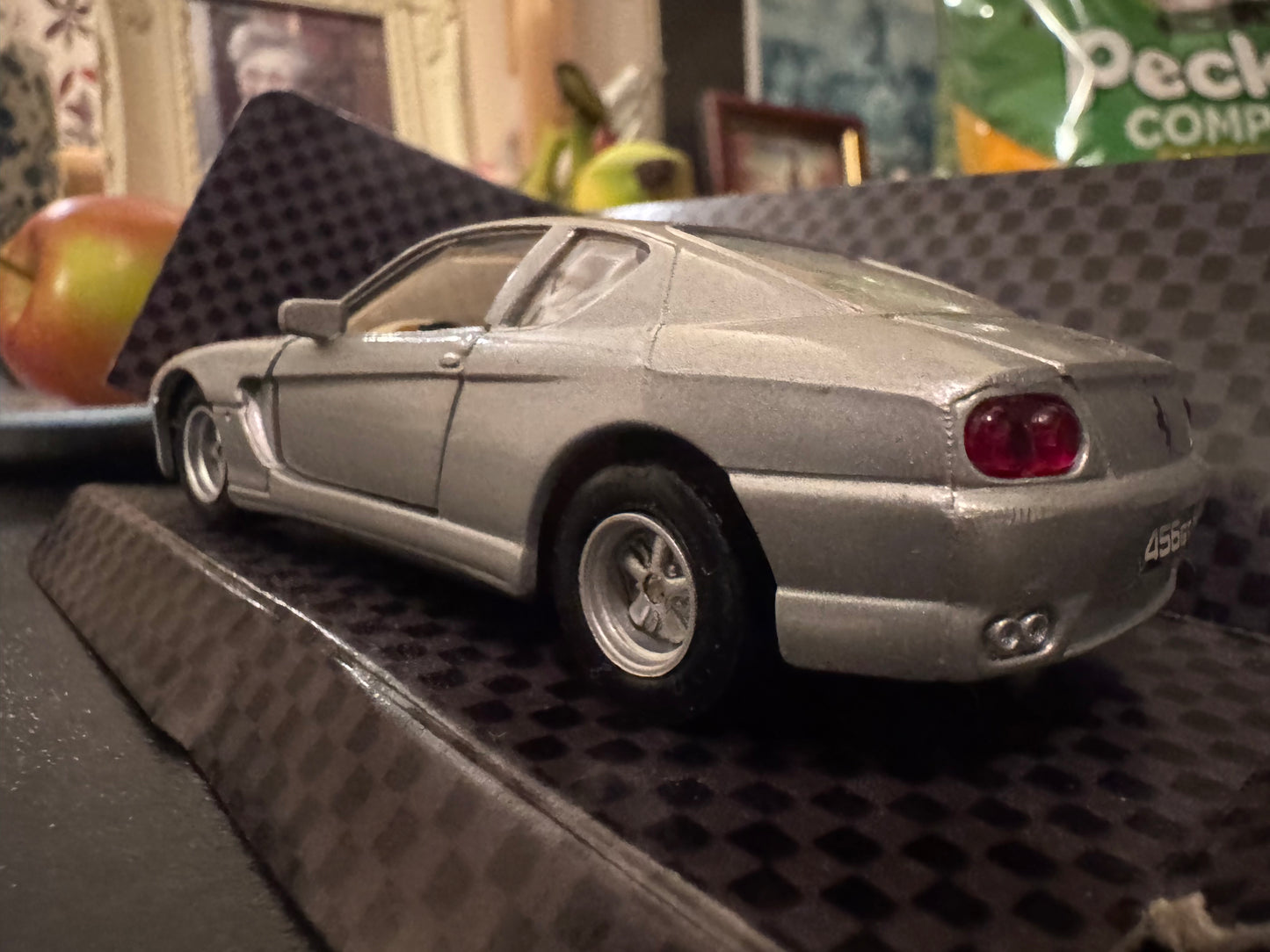 Maisto / Shell (1:39) Ferrari 456GT in Silver. 