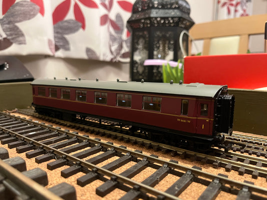 Hornby (OO) Ex GWR “Centenary Stock” Composite Coach No.W6661W in British Railways Maroon.