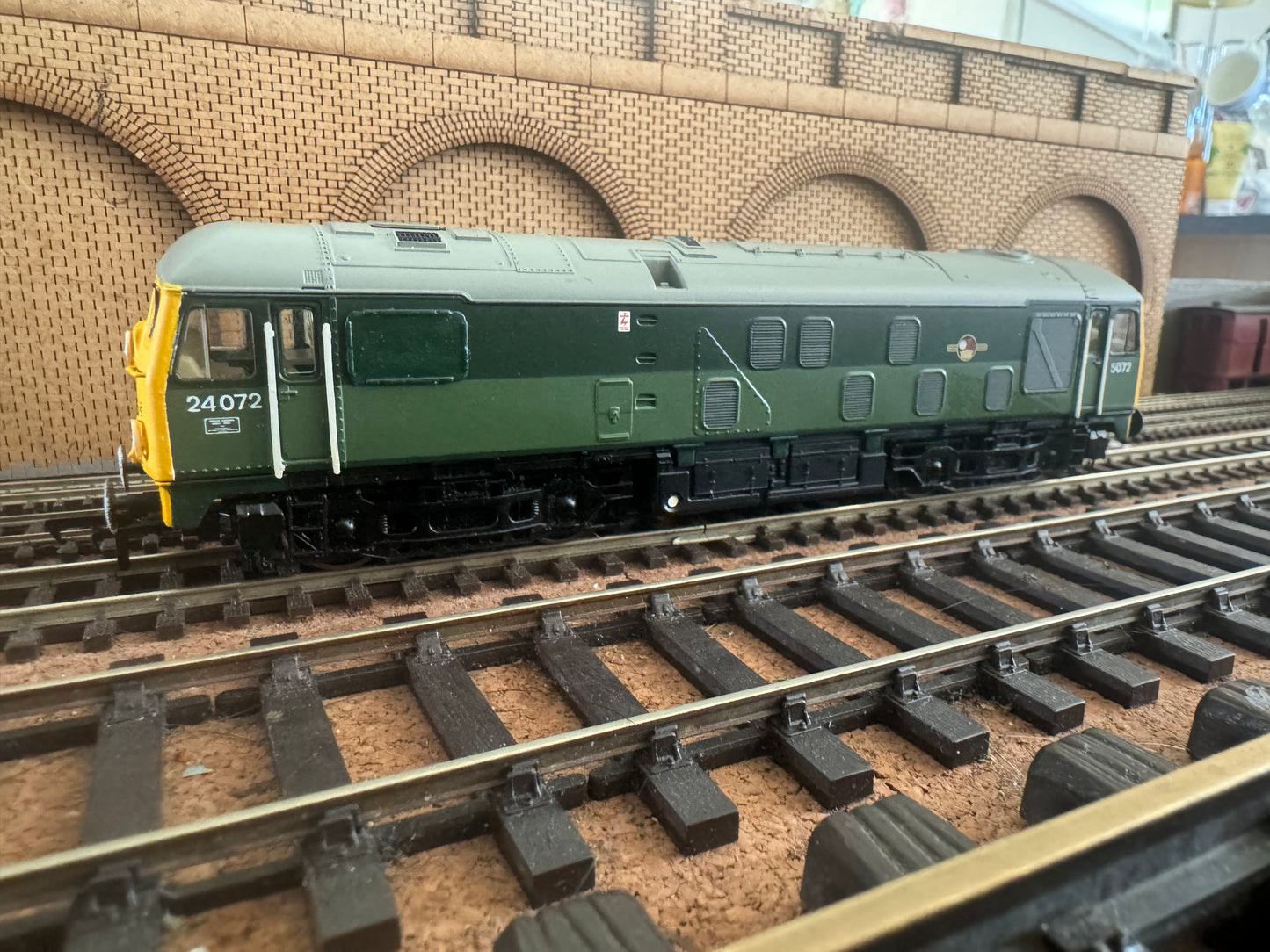Bachmann 32-427 (OO) British Railways, Class 24/0 No.24072 in BR Two Tone Green and Full Yellow end, with TOPS transitional numbers. DCC Fitted 