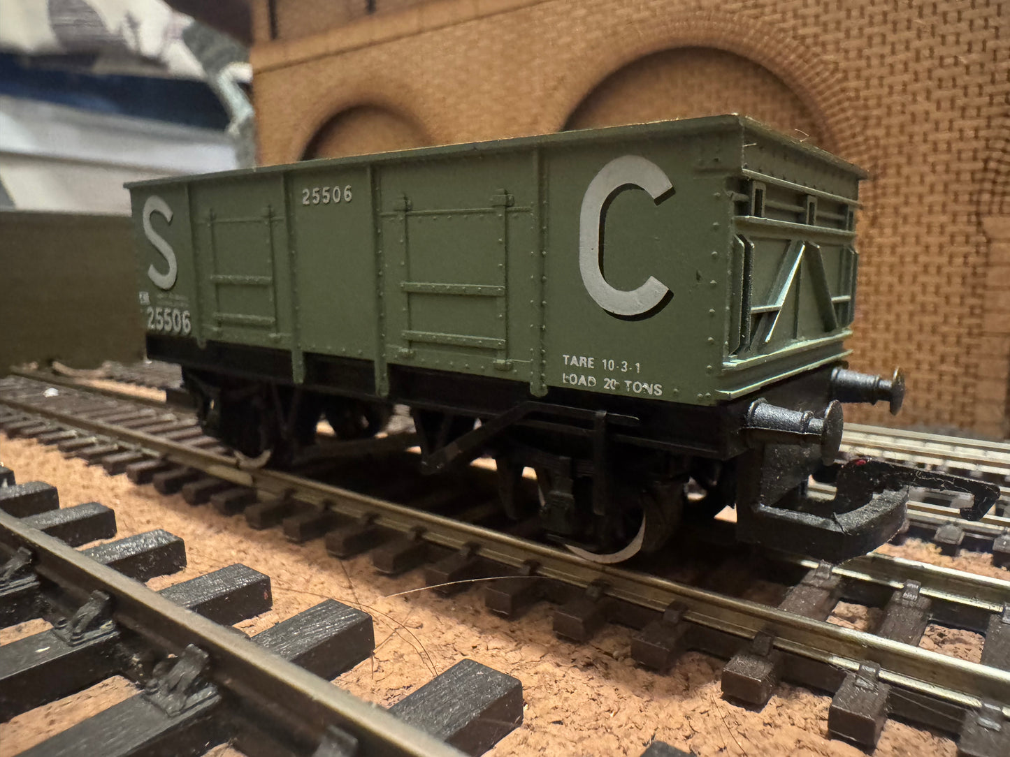 Hornby R564 (OO) S.C 20T LWB End Tipper Mineral Wagon No.25506 in S.C Green 