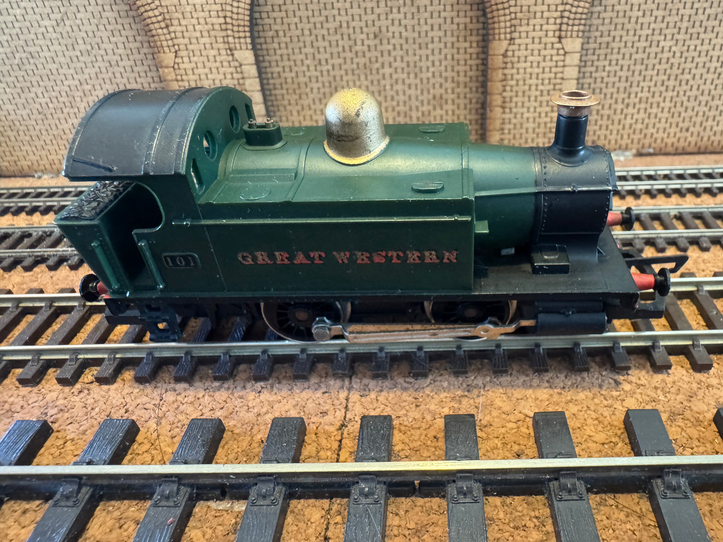 Hornby R.333 (OO) Great Western Railway. 101 Class. No.101 in 1906 - 1936 GWR unlined Brunswick Green.