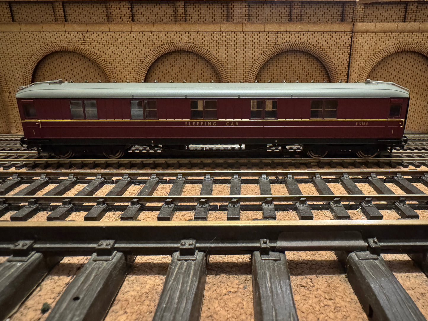 Hornby R4264A (OO) Ex LNER ‘Gresley’ First Class Sleeping Coach 