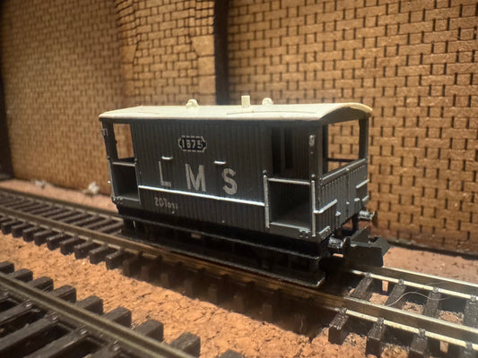Peco NR-48T (N Gauge) London Midland & Scottish Railway, 20T Brake Van No.1675