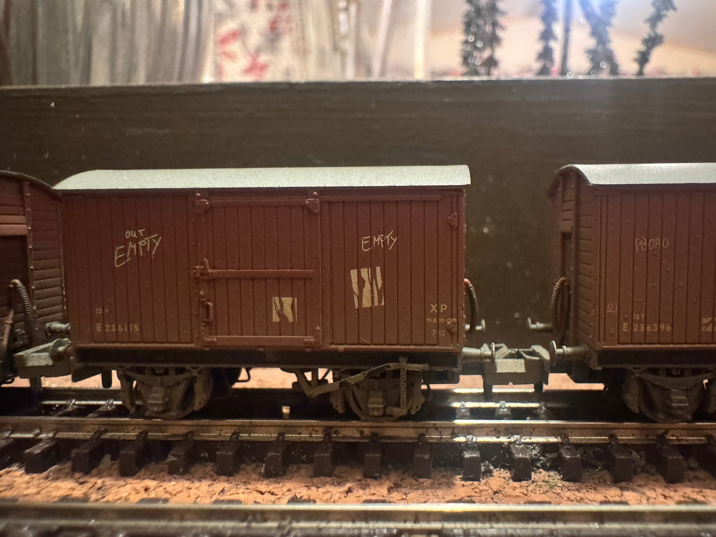 Graham Farish 377-990 (N Gauge) Ex LNER 12T ventilated vans in weathered and graffitied British Railways Bauxite. Pack of 3. 
