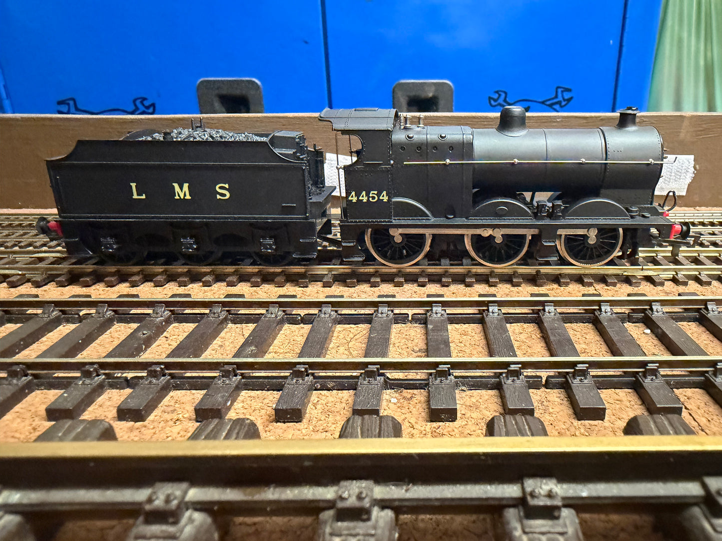 Airfix 45122-6 (OO) London Midland & Scottish Railway ‘Fowler’ 4F No.4454 in LMS Unlined Black 