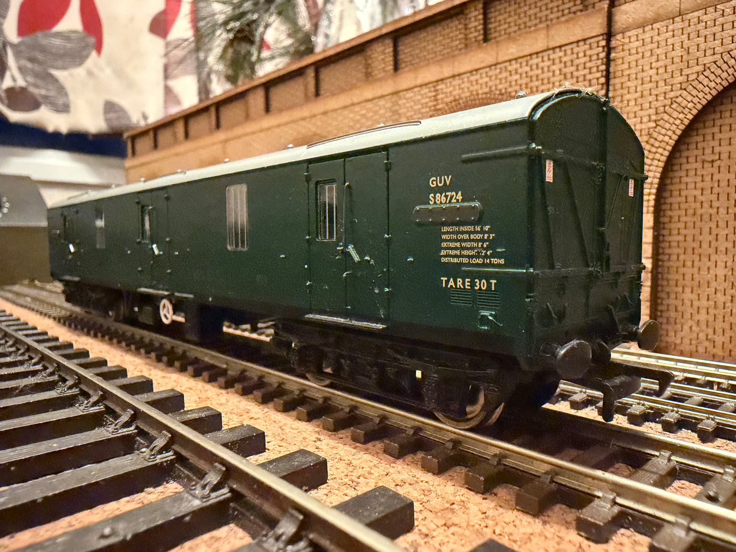 Bachmann 39-273 (OO) British Railways, MK1 General Use Vehicle No.S86724 in BR Southern Region Green. 