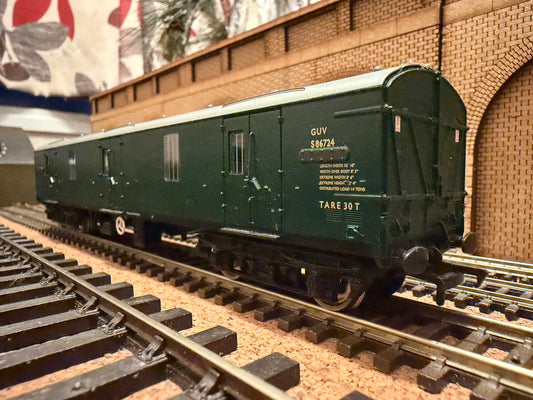 Bachmann 39-273 (OO) British Railways, MK1 General Use Vehicle No.S86724 in BR Southern Region Green. 