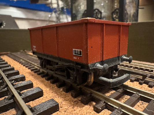 Hornby R.239 (OO) British Railways 26T Mineral Wagon (Stone) No.B388437 in BR Bauxite.